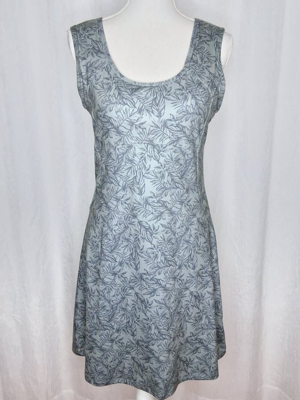 Eddie Bauer Women's Athletic Dress Green Leaf Print Built In Shelf Bra